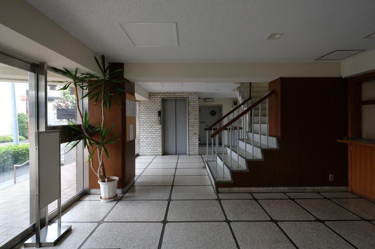 目黒区東が丘の売買物件/マンションエントランス。うっとりしてしまう色調や雰囲気