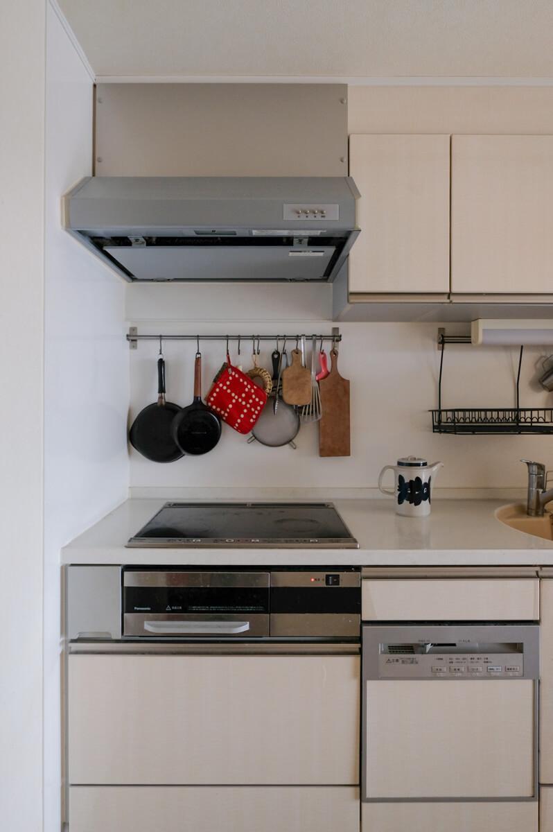 目黒区東が丘の売買物件/食洗機・グリル付きのキッチン。コンロは3口です