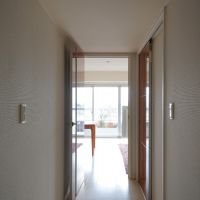 目黒区東が丘の売買物件/広めの廊下からリビングダイニングへの抜け感が気持ちいい