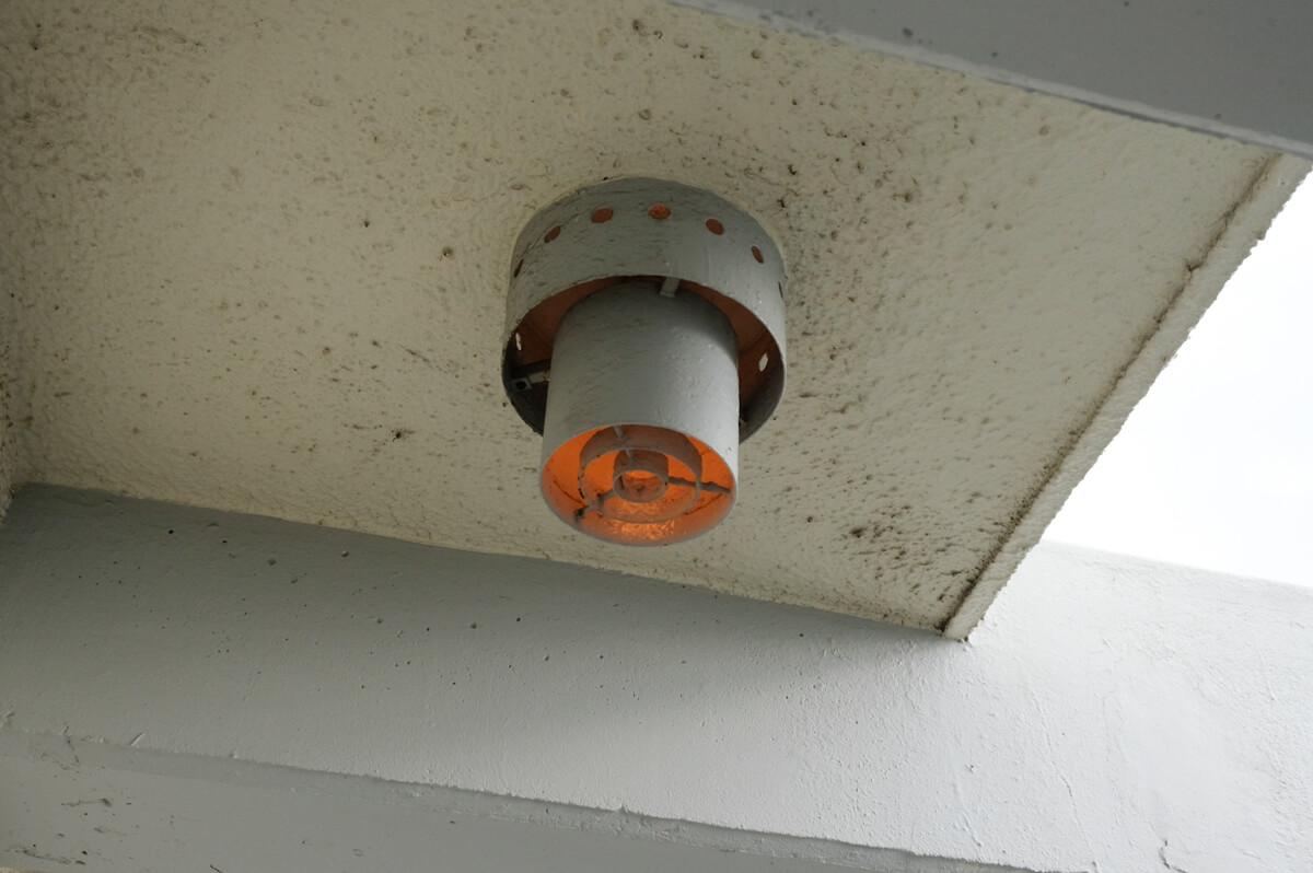 目黒区東が丘の売買物件/ところどころ共用部に使われている照明にも痺れます