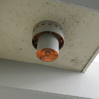 目黒区東が丘の売買物件/ところどころ共用部に使われている照明にも痺れます