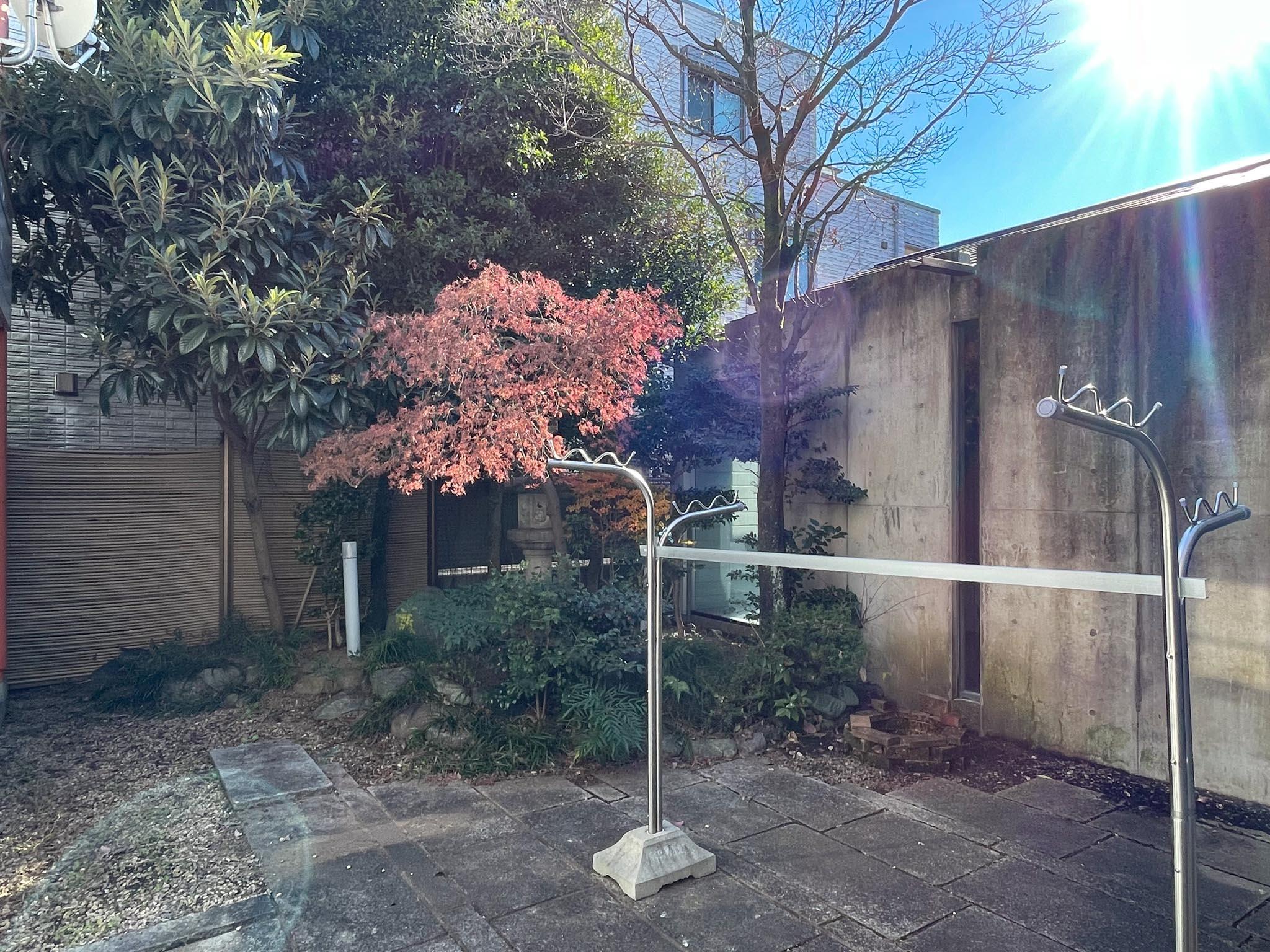 豊島区南長崎の賃貸物件/中庭には光がたっぷり降り注ぎ、緑もこれから益々伸びていきそうです