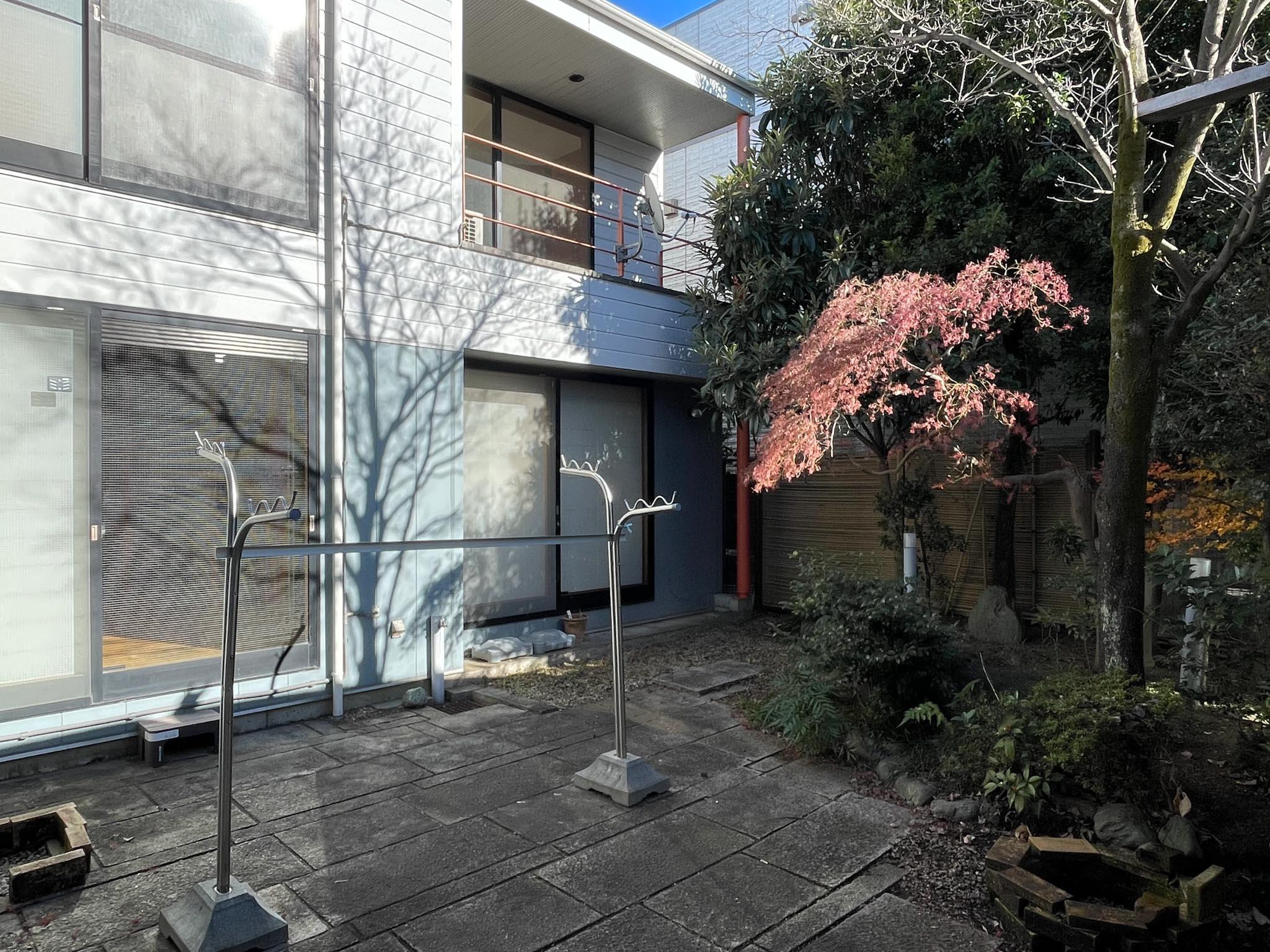 豊島区南長崎の賃貸物件/建物にコの字で囲われた中庭が、この家の主役です