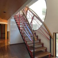 豊島区南長崎の賃貸物件/1F、廊下：中庭から見えていた大きな丸窓はこちら