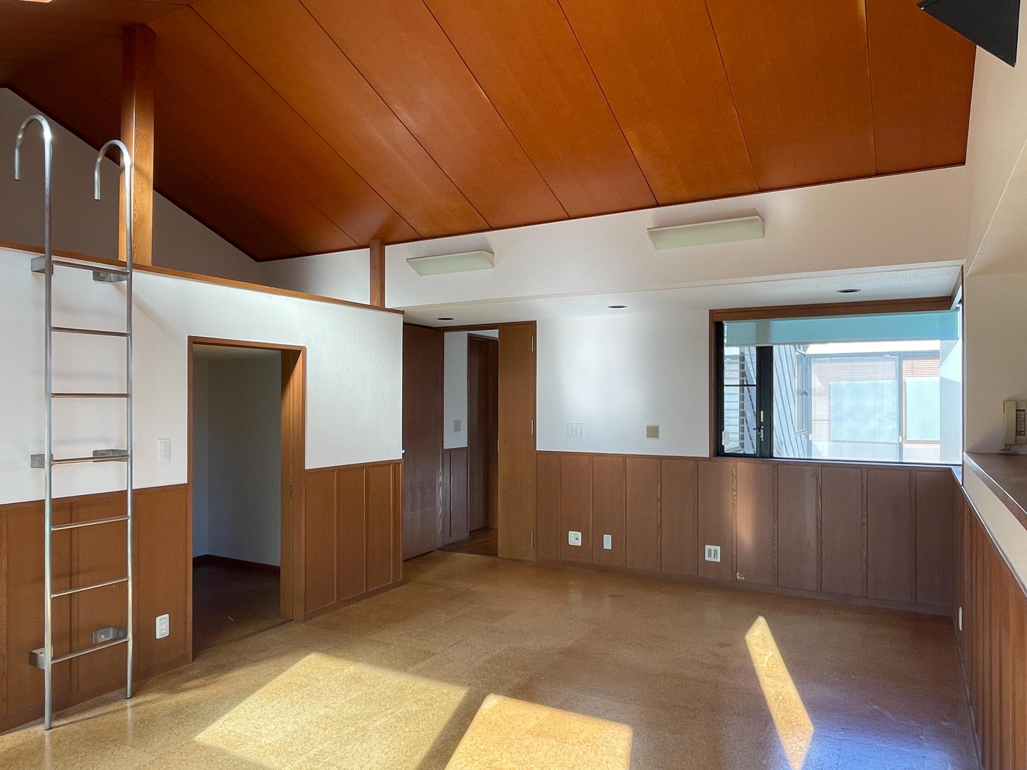 豊島区南長崎の賃貸物件/2F、洋室4：天井が高くて雰囲気が良く、セカンドリビングとして使うイメージが湧きます