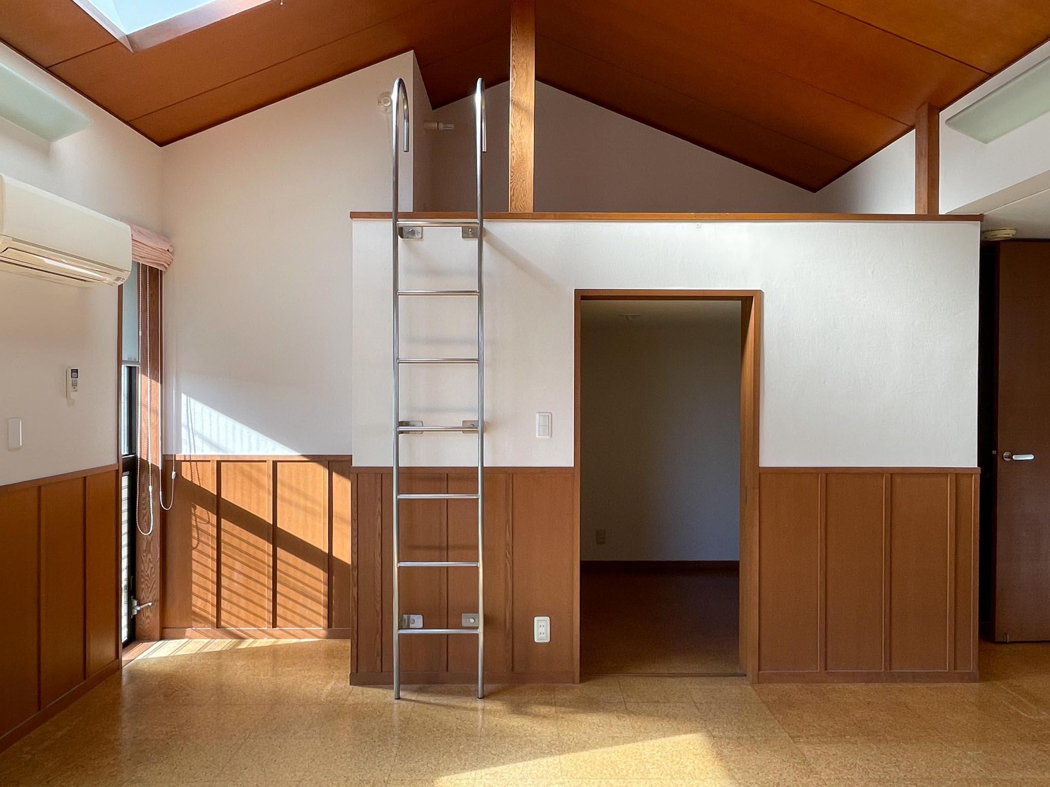 豊島区南長崎の賃貸物件/2F、洋室4：収納の上にロフト。子どもが目を輝かせてしまいます