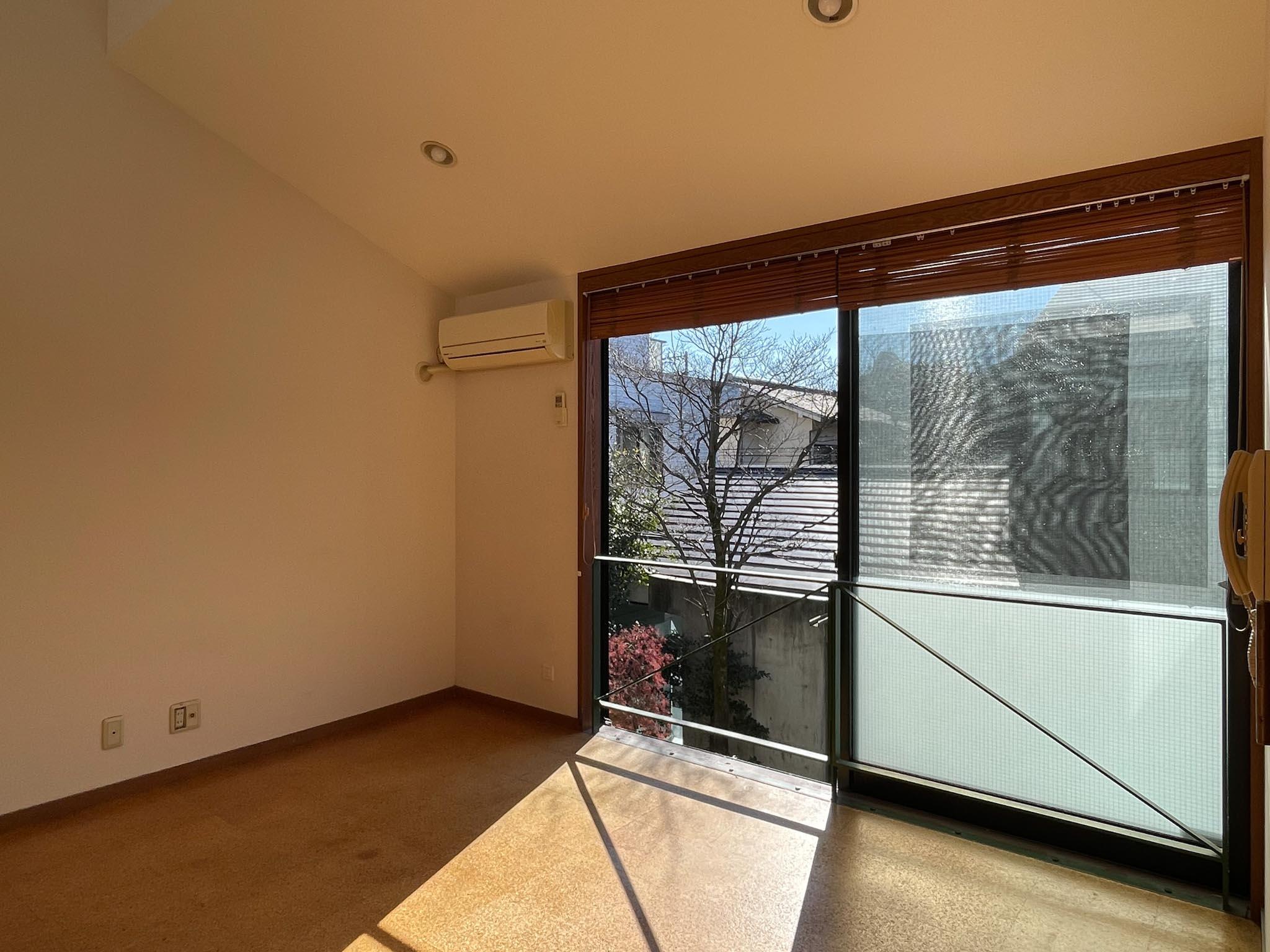 豊島区南長崎の賃貸物件/2F、洋室6：中庭を上から眺められるのはこの部屋