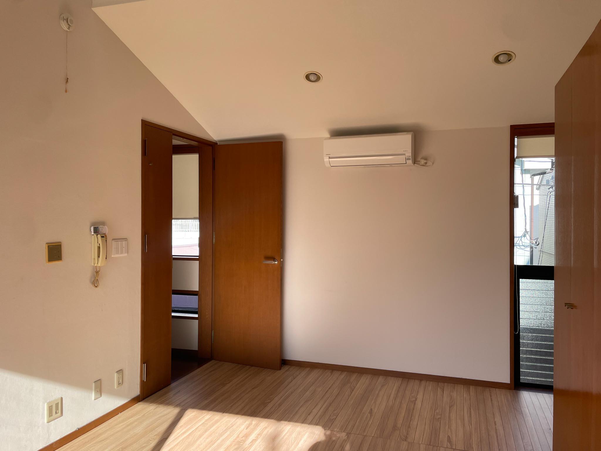 豊島区南長崎の賃貸物件/2F、洋室7：同じく勾配天井で開放感があります