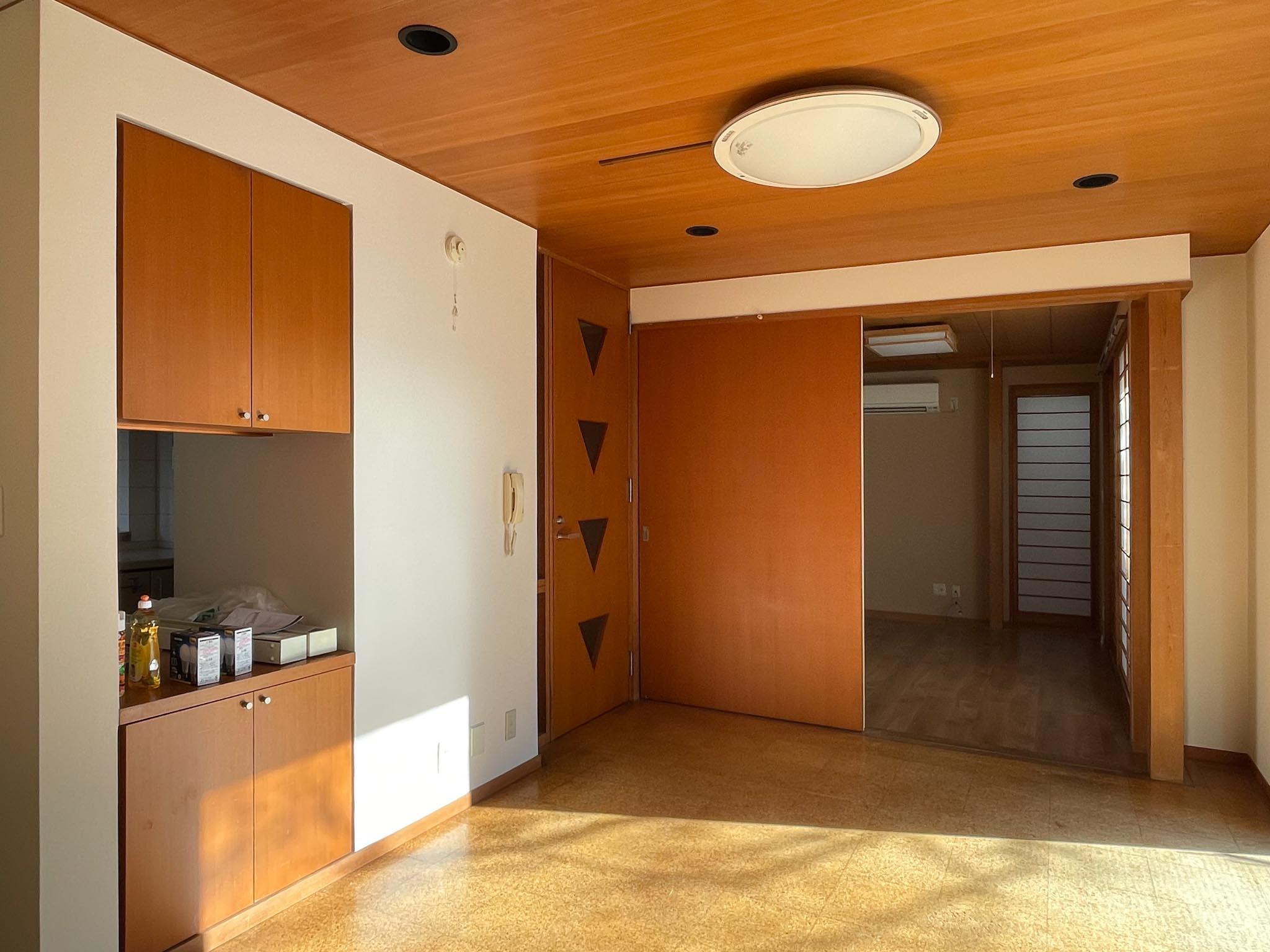 豊島区南長崎の賃貸物件/1F、洋室2：奥にもう1つキッチンと、裏口の玄関があります