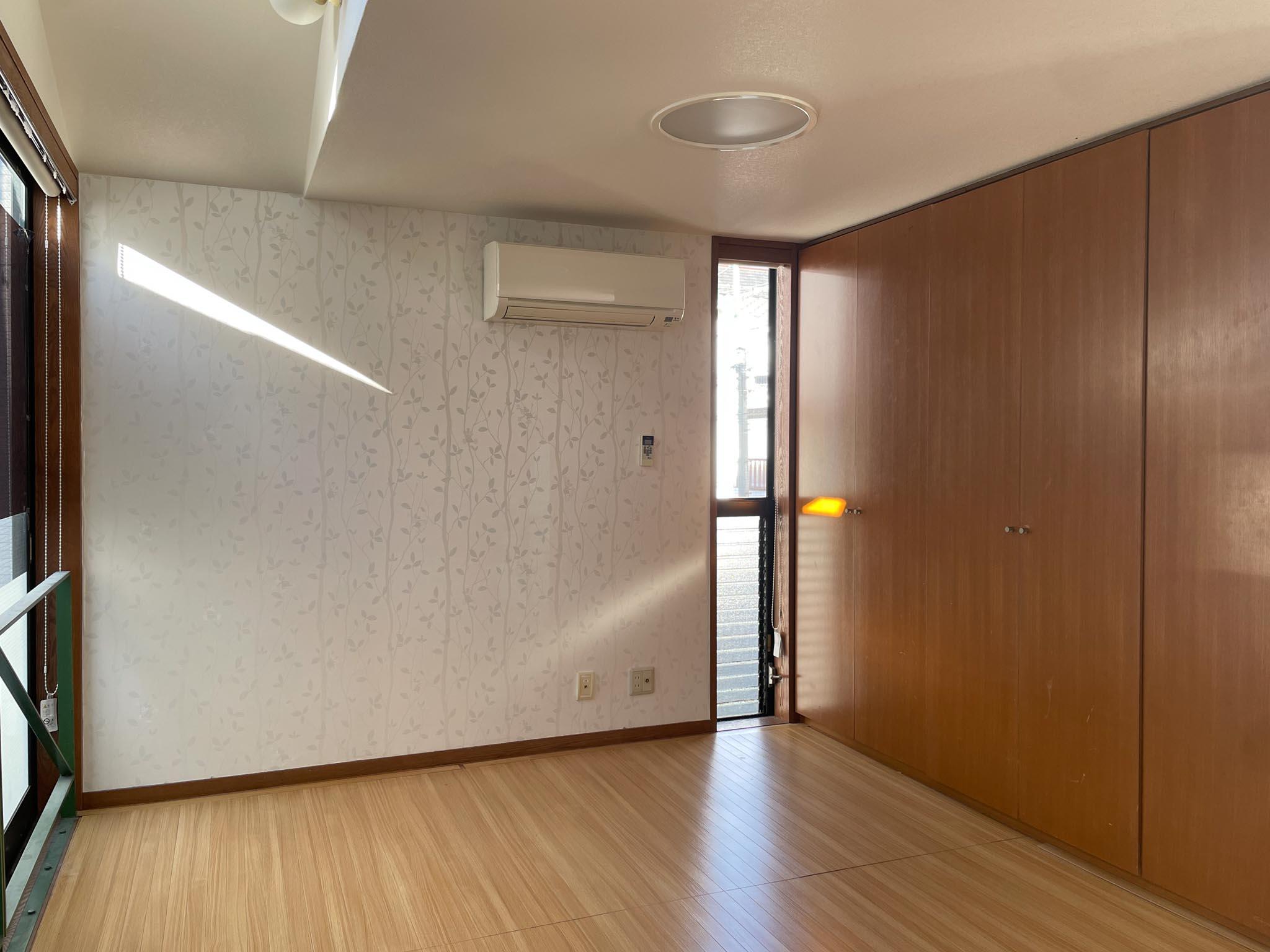 豊島区南長崎の賃貸物件/2F、洋室5：壁紙に模様があります