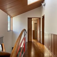 豊島区南長崎の賃貸物件/2F、廊下：天窓が多いのもこの建物の特徴です