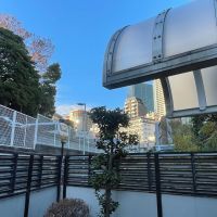 港区麻布狸穴町の賃貸物件/北へ目をやると、空も見えたりします