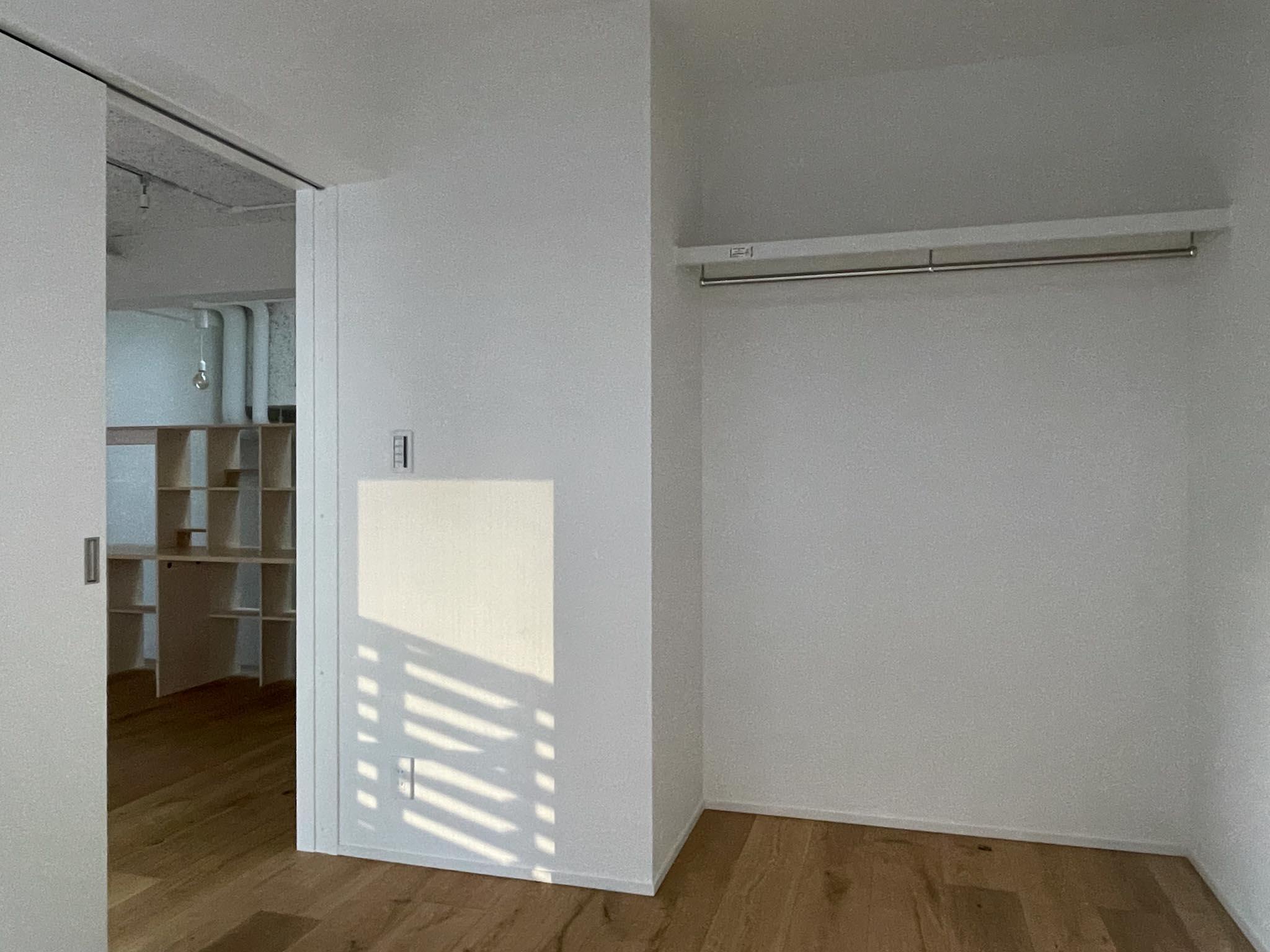 港区麻布狸穴町の賃貸物件/4.1畳洋室：エアコンはないので、リビングから空気を送ってまかないます