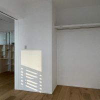 港区麻布狸穴町の賃貸物件/4.1畳洋室：エアコンはないので、リビングから空気を送ってまかないます