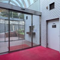 港区麻布狸穴町の賃貸物件/オートロックのエントランス