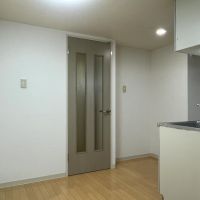 板橋区坂下の賃貸物件/上階：キッチンの横に小さなダイニングテーブルであれば置けそうです