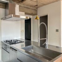 渋谷区幡ヶ谷の賃貸物件/こだわりを感じるステンレスキッチン。水栓のデザインが特徴的