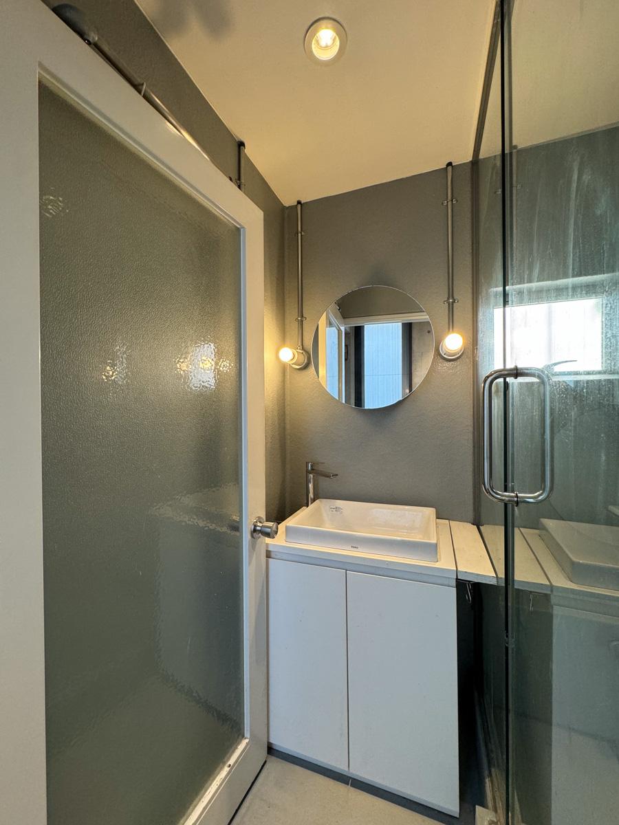 港区赤坂の売買物件/2階の洗面所