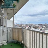 世田谷区下馬の賃貸物件/ベランダ。洗濯機は水栓のある東側に置きます