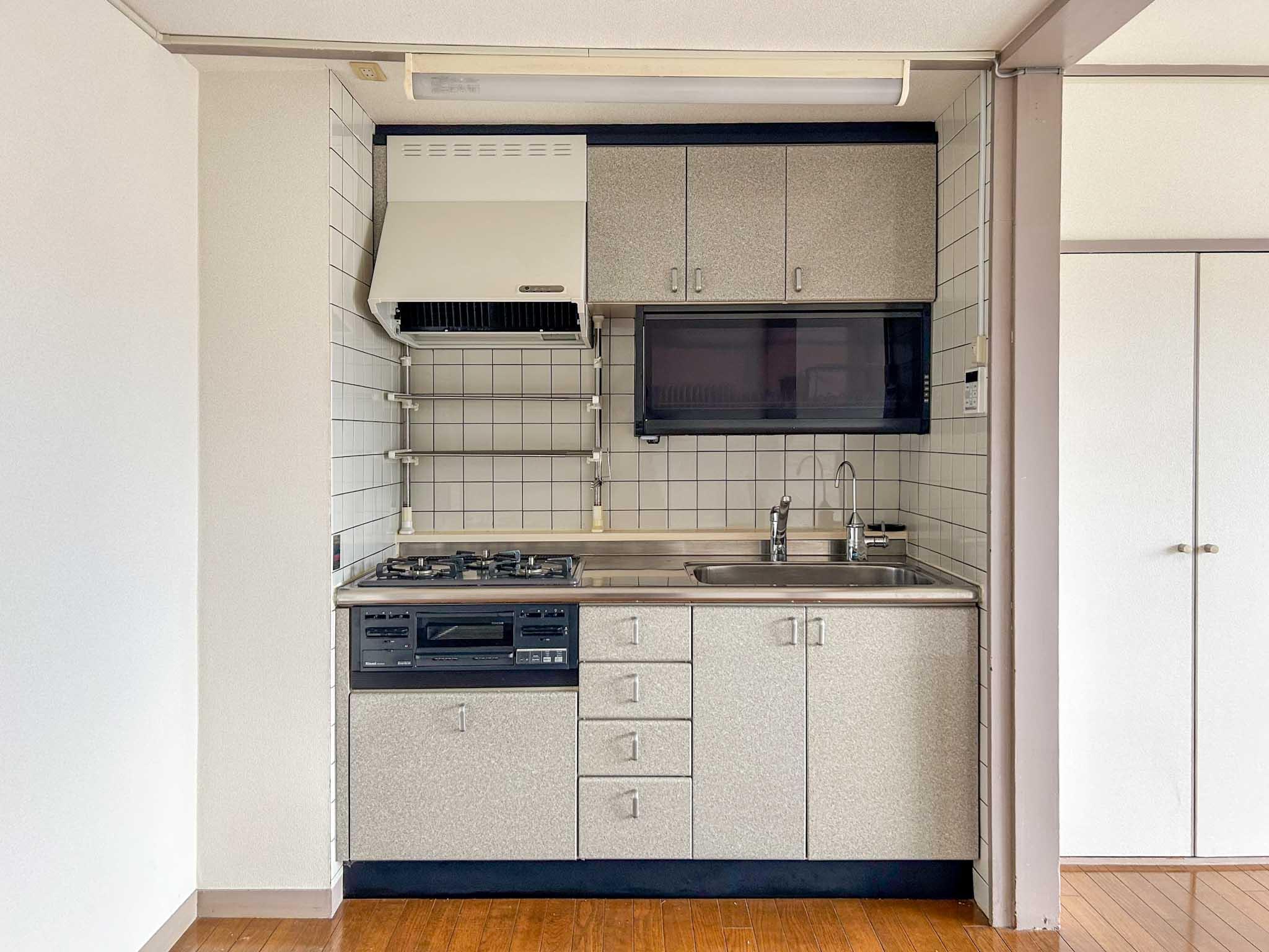 世田谷区下馬の賃貸物件/キッチン。装飾のないごくシンプルなつくり