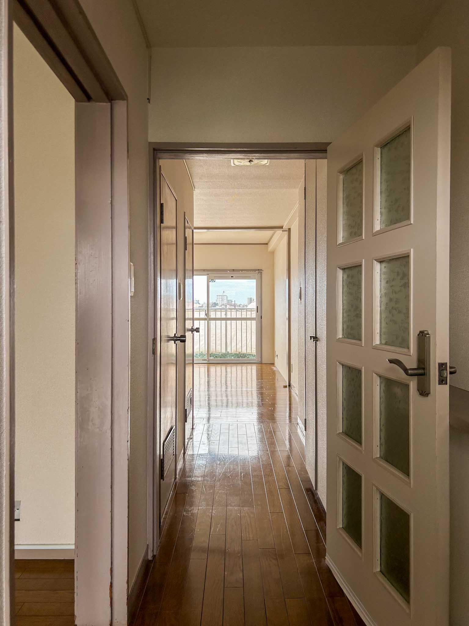 世田谷区下馬の賃貸物件/玄関からリビングの方をみる