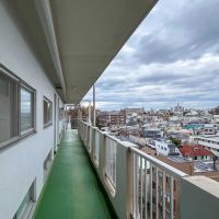 世田谷区下馬の賃貸物件/共用廊下。ここからの景色もグッド