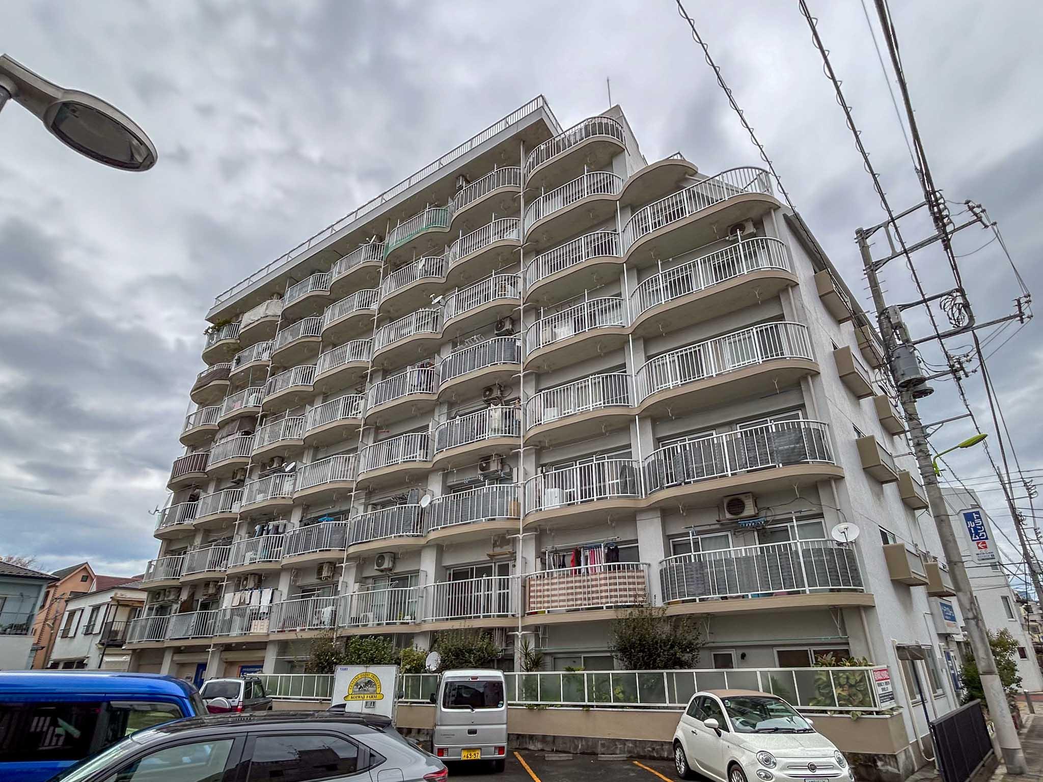 世田谷区下馬の賃貸物件/ベランダの形がかわいいレトロマンション