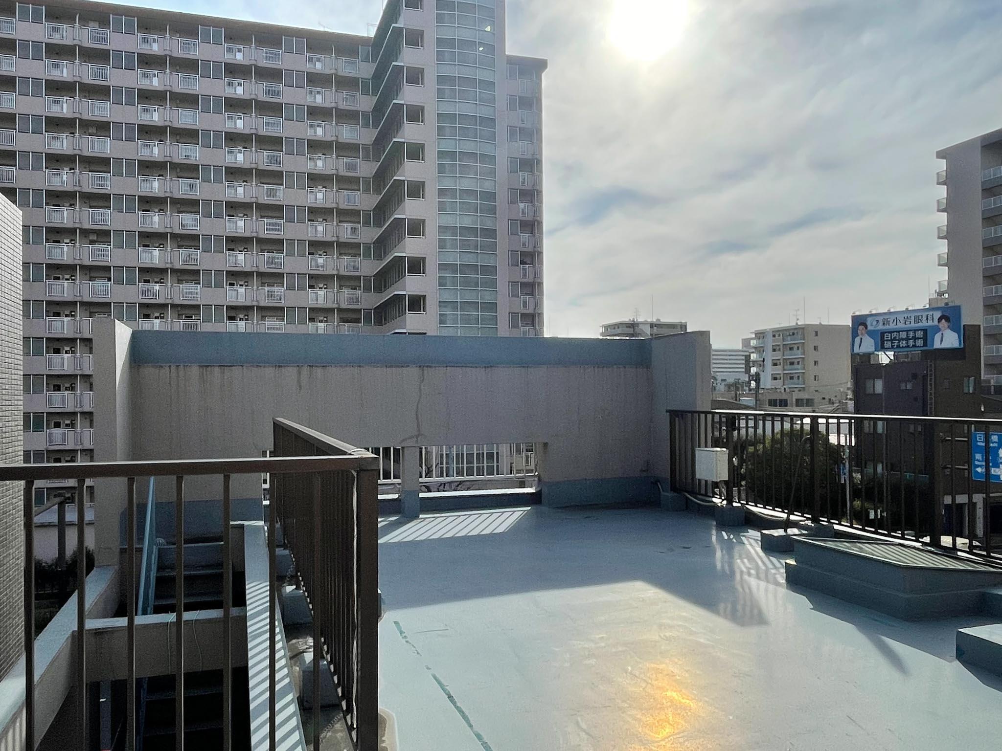 江東区亀戸の賃貸物件/もちろん専有の広々とした屋上。どのように使うか、夢が膨らみます