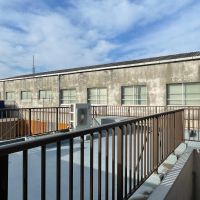 江東区亀戸の賃貸物件/屋上を北に向かって。北側はバルブメーカーの工場です