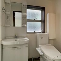 江東区亀戸の賃貸物件/3F：洗面台とトイレが同室です