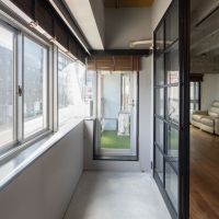 台東区浅草の売買物件/インナーテラスは小さいテーブルや椅子なら置けそうな広さ