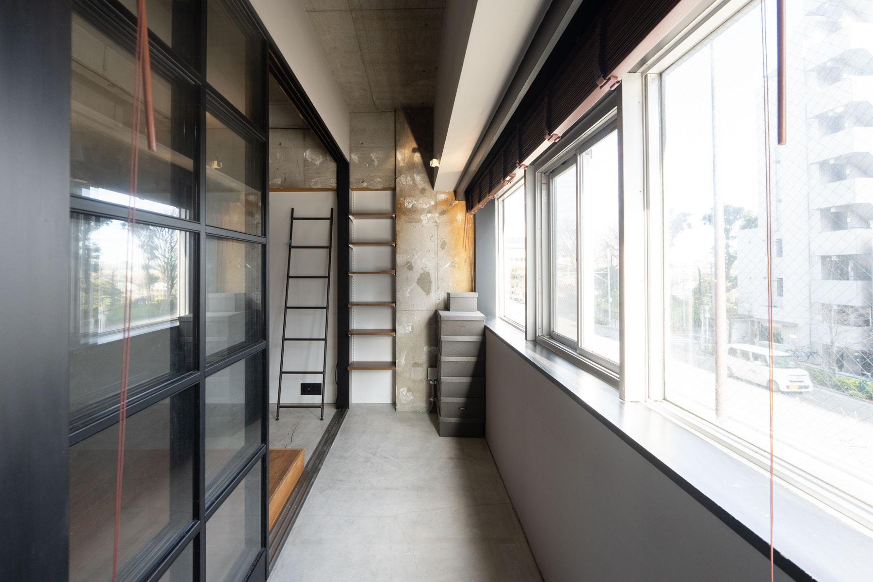 台東区浅草の売買物件/インナーテラス。夏には隅田川の花火が大きく見えるそう