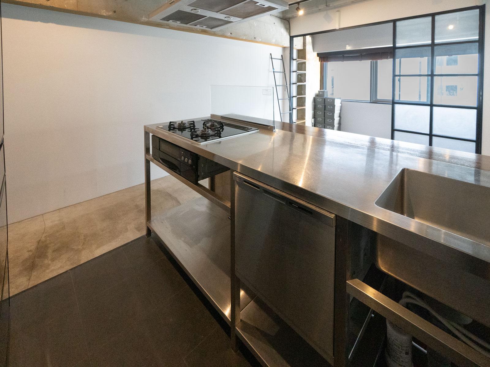 台東区浅草の売買物件/ガスコンロ3口にグリルと食器洗浄機付き