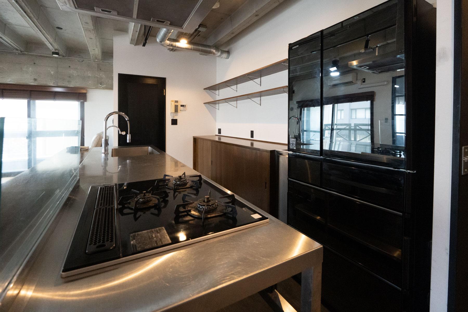 台東区浅草の売買物件/調理スペースも収納も不足のない、広々したキッチン