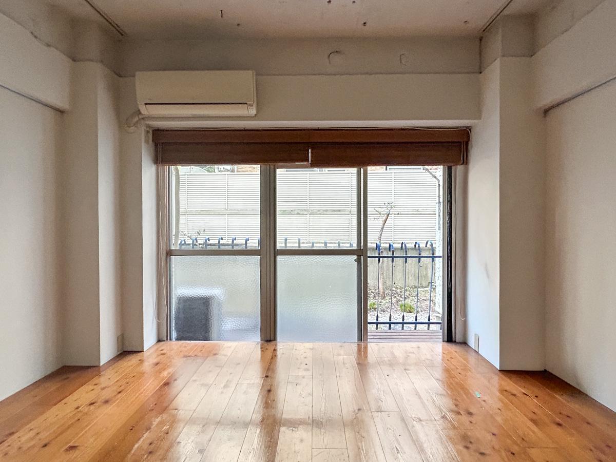 港区西麻布の賃貸物件/別角度から。窓は南向きです。