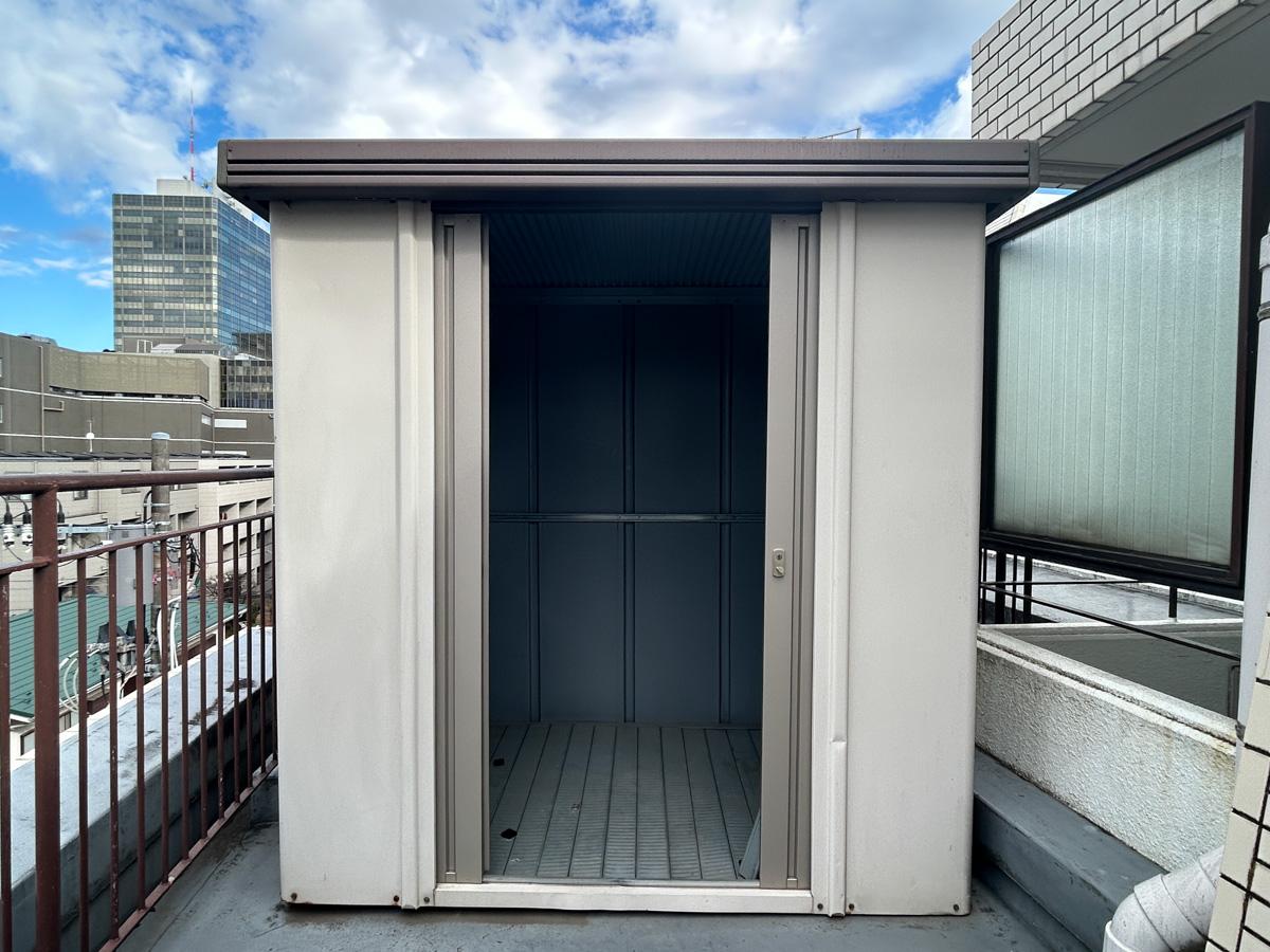 渋谷区神山町の賃貸物件/バルコニーには物置がついています※残地物扱い