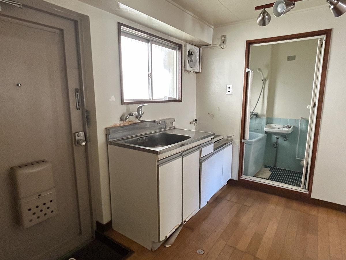 渋谷区富ヶ谷の賃貸物件/キッチン※写真はクリーニング前のもの