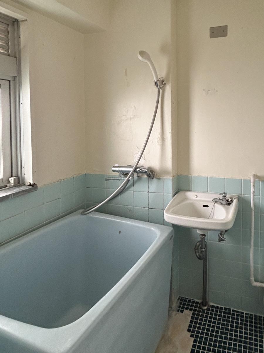 渋谷区富ヶ谷の賃貸物件/バスルーム※写真はクリーニング前のもの