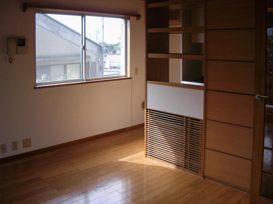 目黒区東が丘の賃貸物件/リビング。光が静かに差し込んできます。※写真は同じ間取りの３階のもの