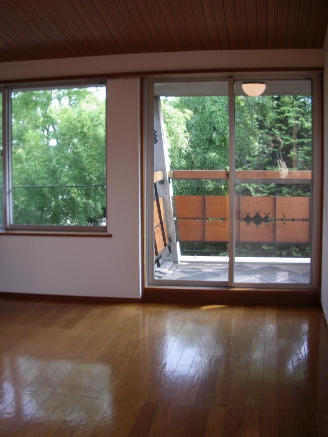 目黒区東が丘の賃貸物件/リビング別角度から※写真は同じ間取りの３階のもの