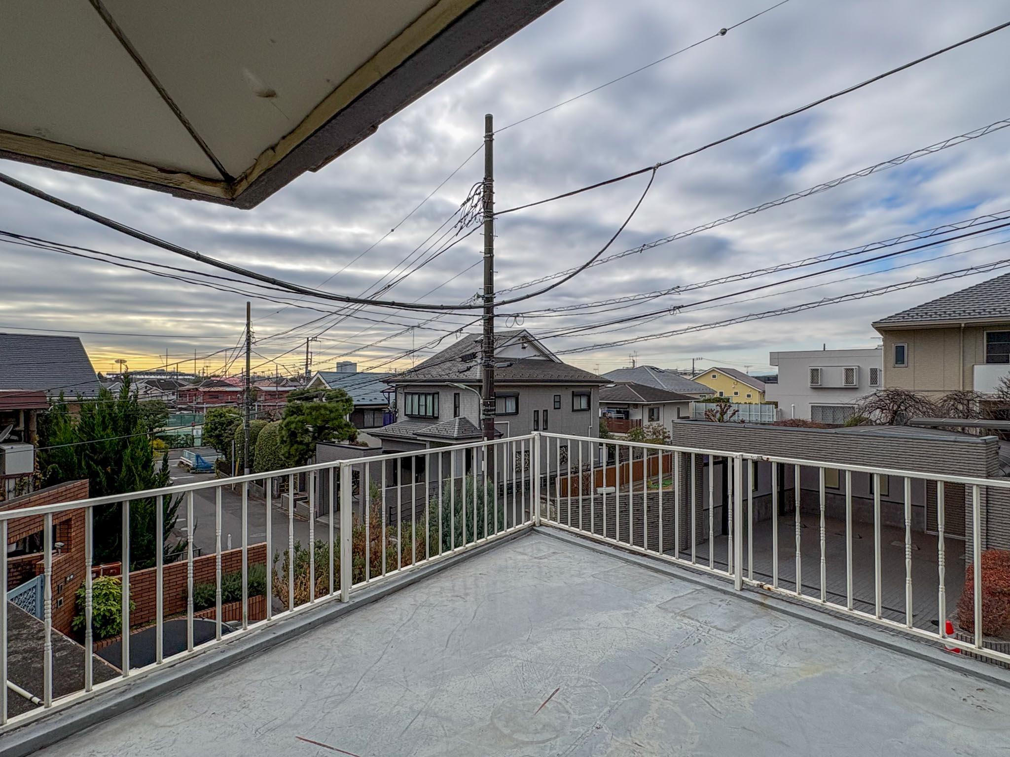 大田区田園調布の賃貸物件/ガレージの上のスペース