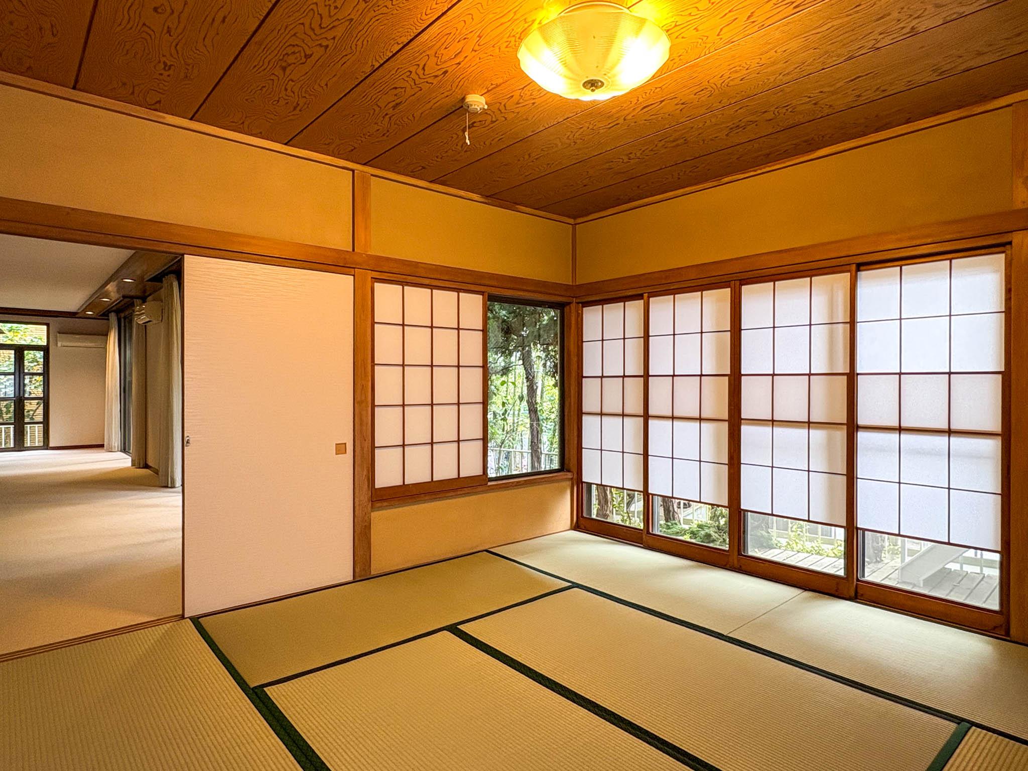 大田区田園調布の賃貸物件/リビングに面した和室。襖を開ければゆるやかにつながる