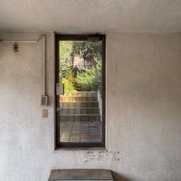 大田区田園調布の賃貸物件/ガレージから玄関アプローチへ