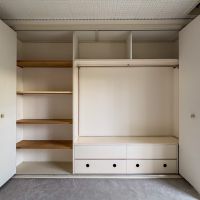 大田区田園調布の賃貸物件/約6畳の洋室。機能的な造り付け収納。効率的に空間を使える工夫