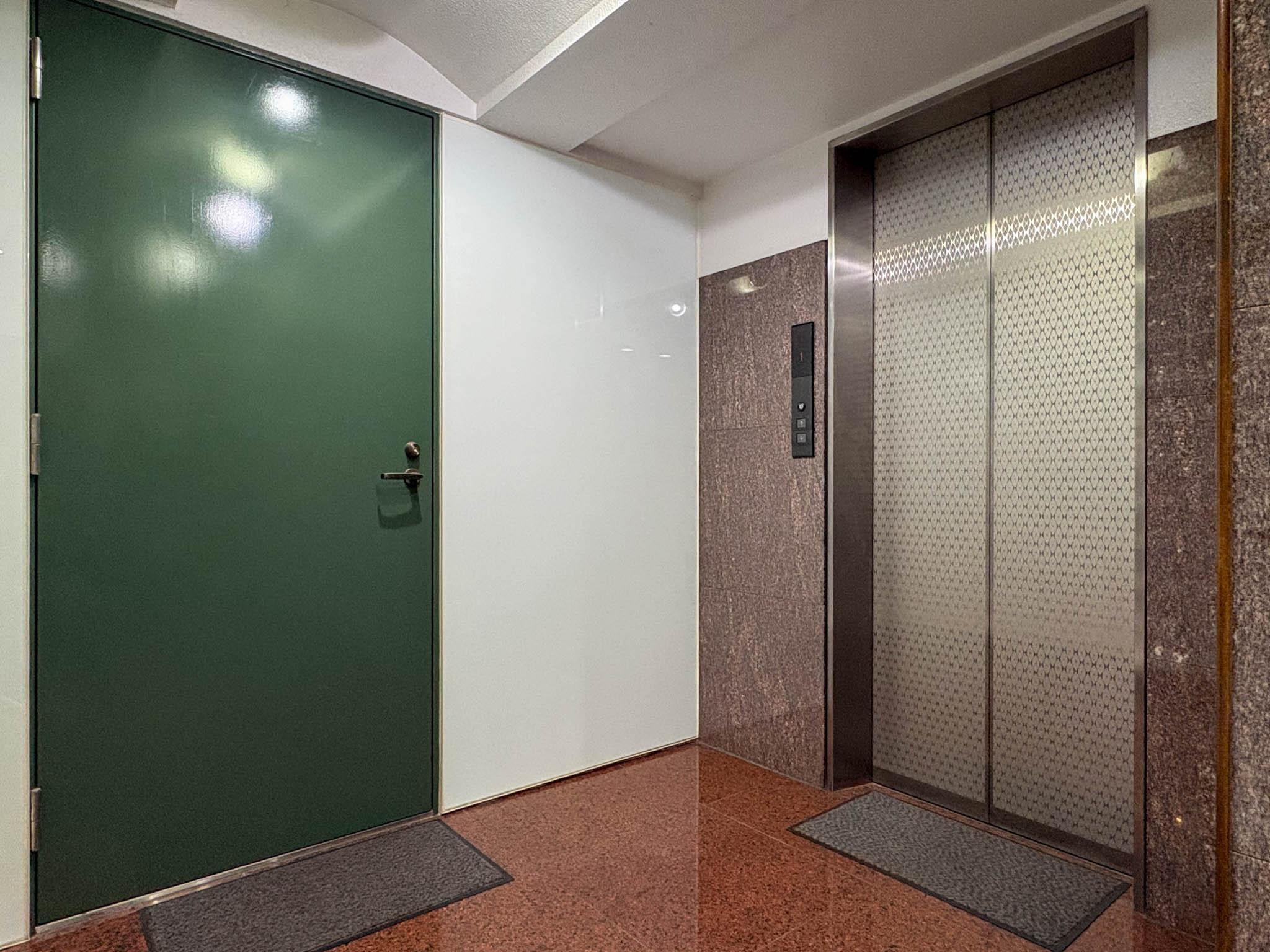 渋谷区神南の賃貸物件/専用エレベーター。1階と2階のみアクセス可能で荷物搬入時に重宝しそう