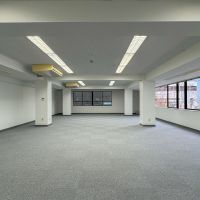 渋谷区神南の賃貸物件/窓が多く、風通しも良好。レイアウトの自由度が高い