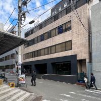 渋谷区神南の賃貸物件/向かいのビルには「Roasted COFFEE LABORATORY」。どっちのコーヒーを飲もうかな～