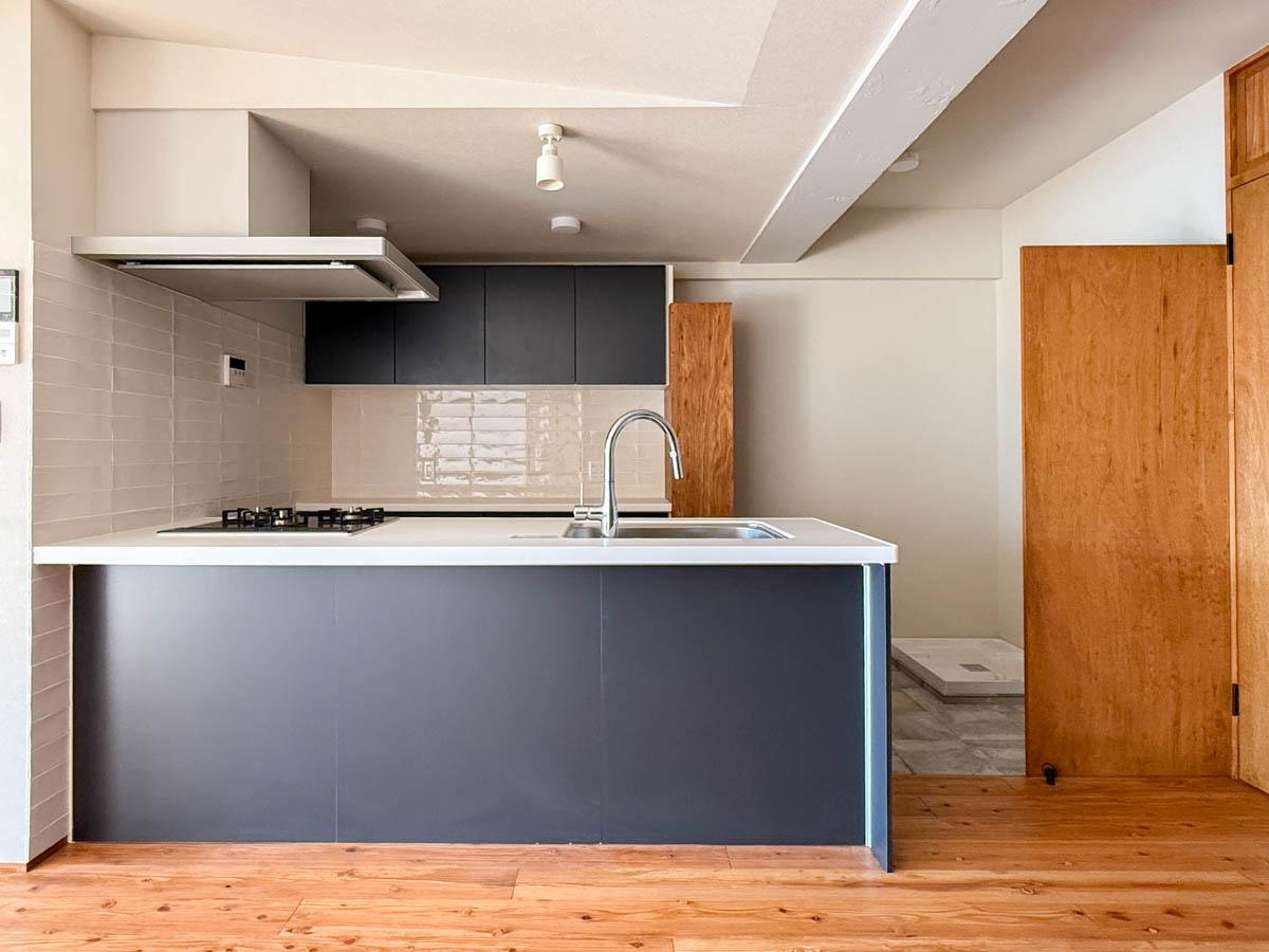 青梅市滝ノ上町の売買物件/大きなカウンターキッチン