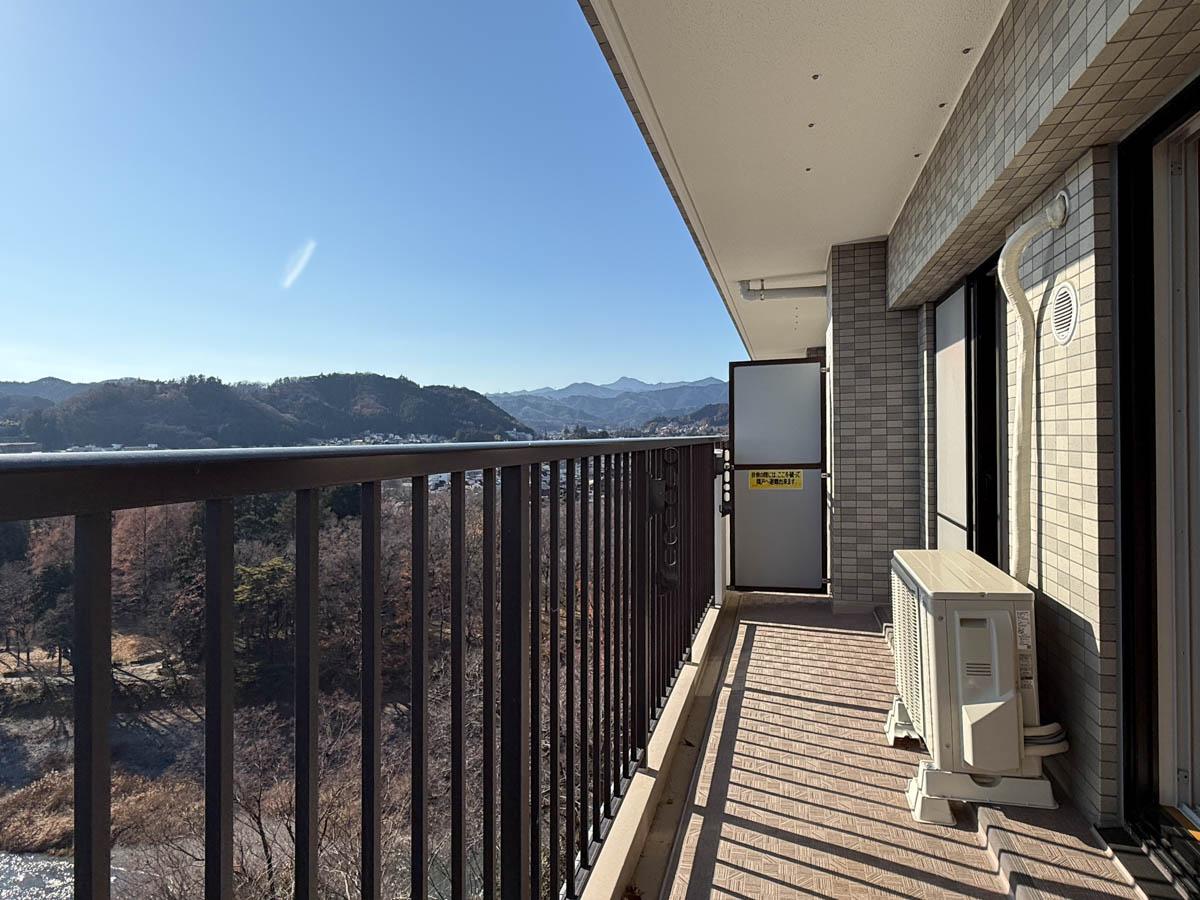 青梅市滝ノ上町の売買物件/気持ちのいいバルコニー