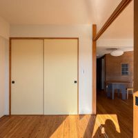 青梅市滝ノ上町の売買物件/主寝室をバルコニー側から見て